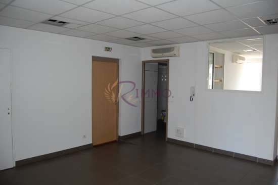Aix centre - bureau de 110 m2 au 2ème étage avec parking