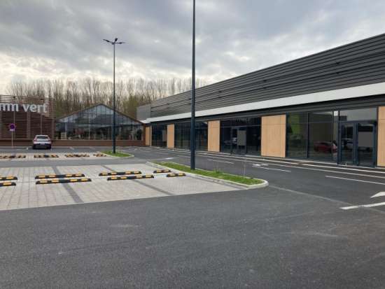 Location local commercial 477m2 divisible