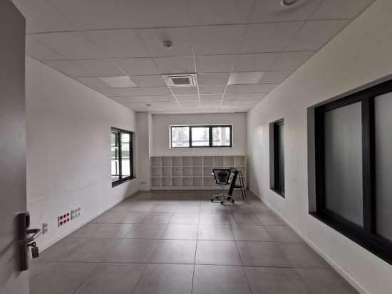 Location bureaux rénovés de 90 m2 à mérignac