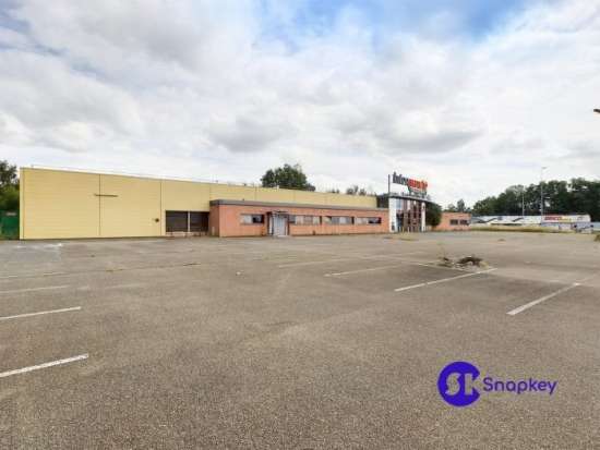 Local commercial location bail commercial 1 021 m2 cherr