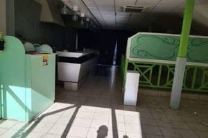 Location local commercial 90m² + 80m cour privative