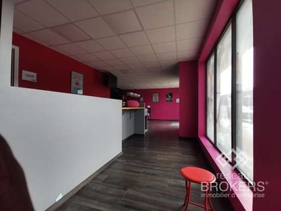 Location local commercial // 350 m2 // zone commerciale