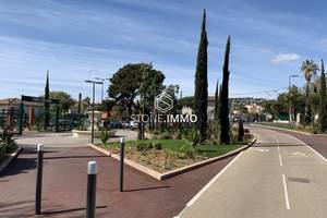 Location local commercial 297 m2 - Antibes