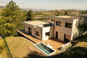 Veyre monton - maison 173 m² - jardin - piscine - vue panoramiq